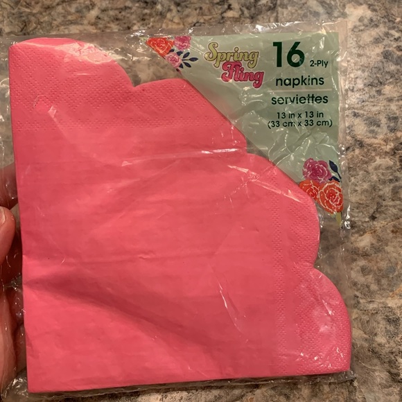 Set of Scalloped Napkins - Picture 2 of 5